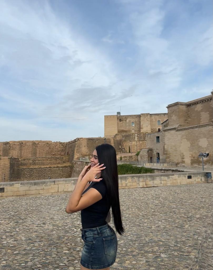 743037659: Chica busca chico en Lérida