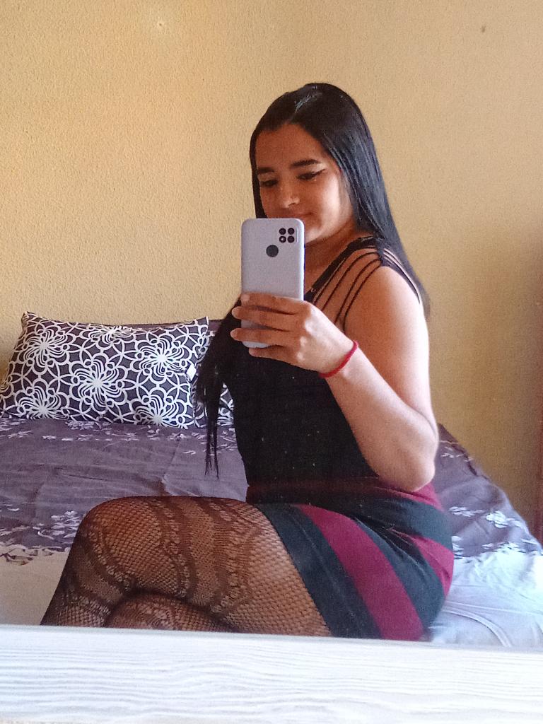 632065998: Chica busca chico en Sevilla