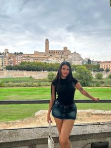 743037659: Chica busca chico en Lérida