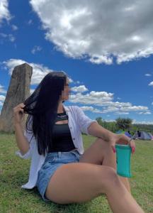 743049207: Chica busca chico en Pontevedra