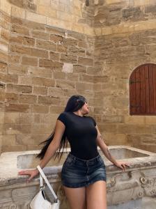 743037659: Chica busca chico en Lérida