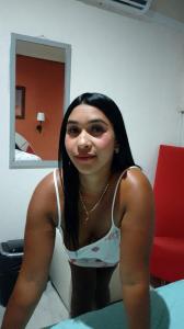 663799236: Chica busca chico en Sevilla
