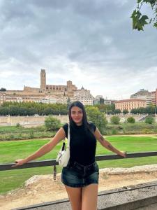 743037659: Chica busca chico en Lérida