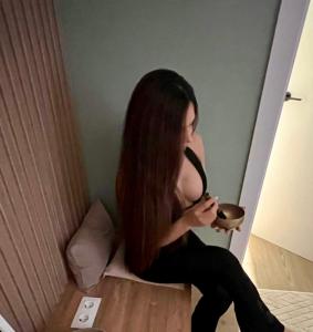 695365035: Chica busca chico en Cantabria