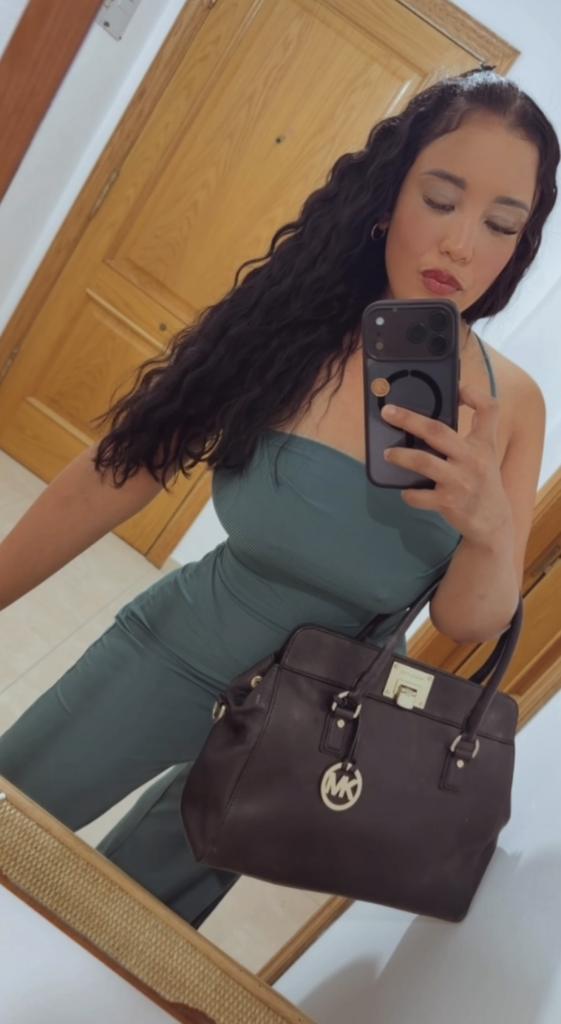 674277932: Chica busca chico en Pontevedra