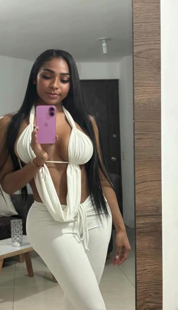 745011400: Chica busca chico en La Coruña