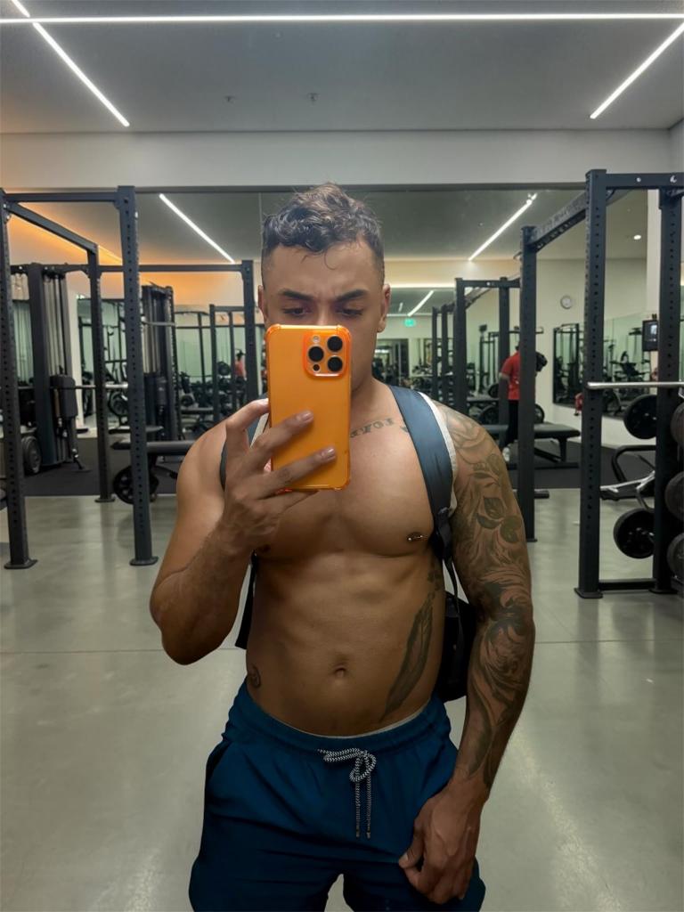 667100555: Chico busca chica en Valencia