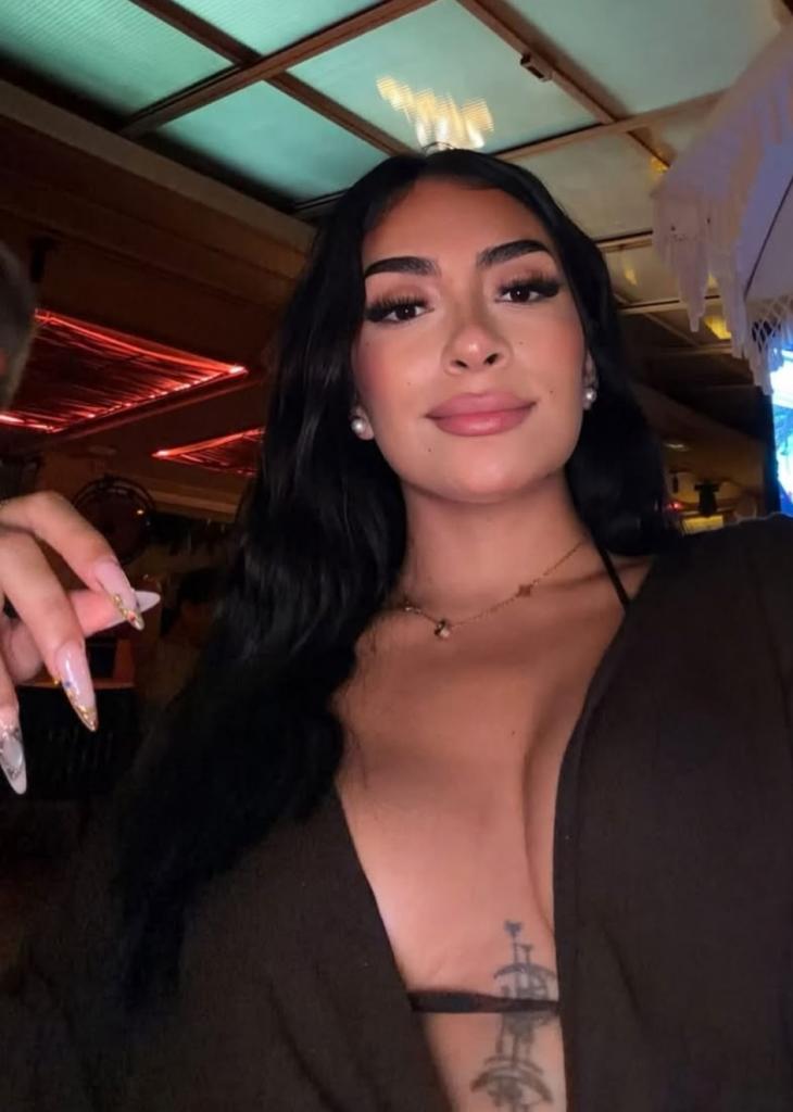 610894118: Chica busca chico en Zaragoza