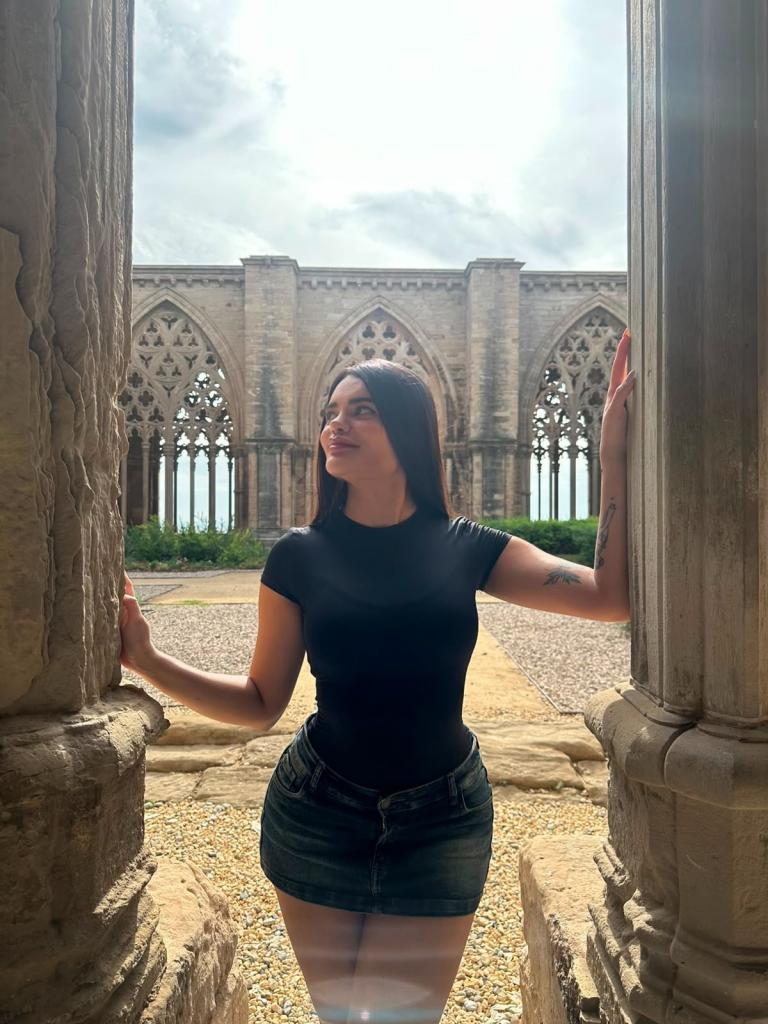 743037659: Chica busca chico en Lérida