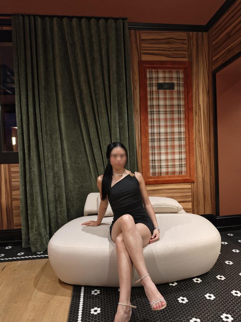 633243155: Chica busca chico en Sevilla