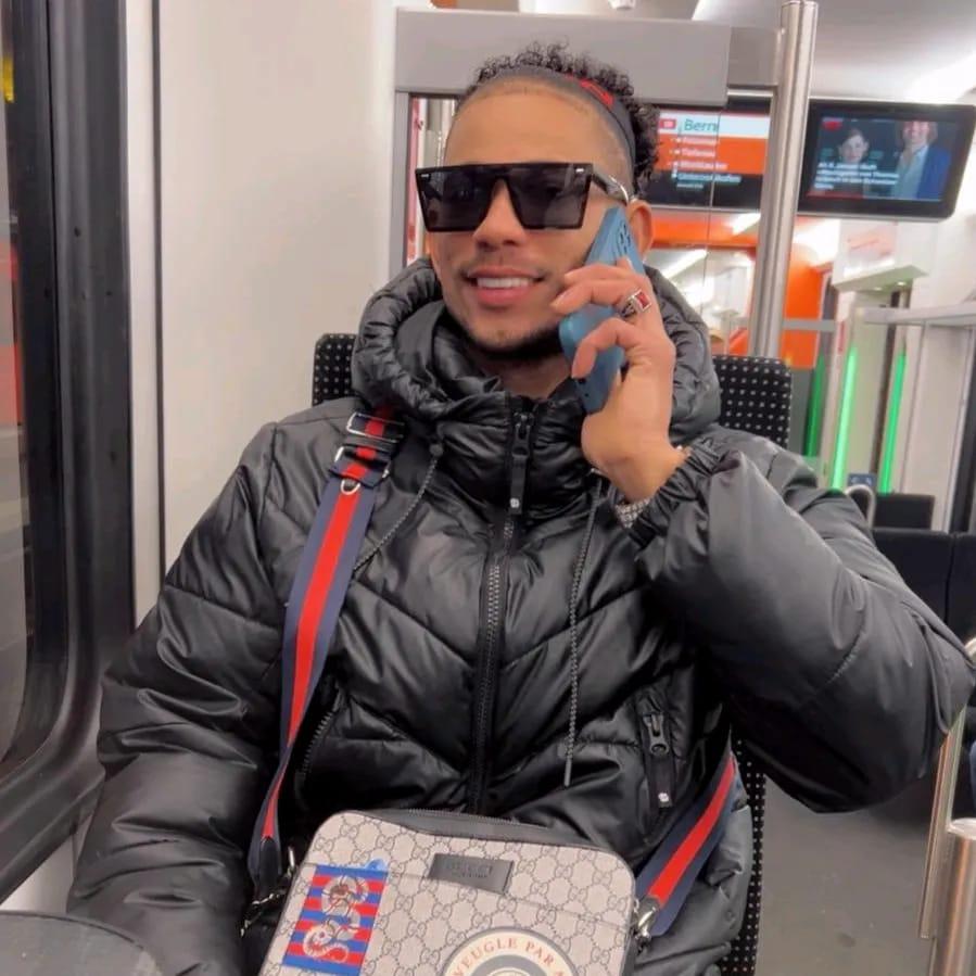 Chico busca chica en Granada: 