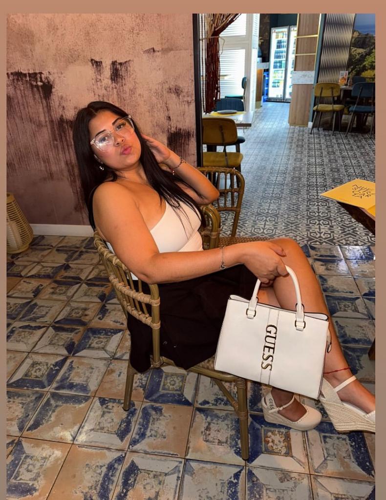 Chica busca chico en Cádiz: 