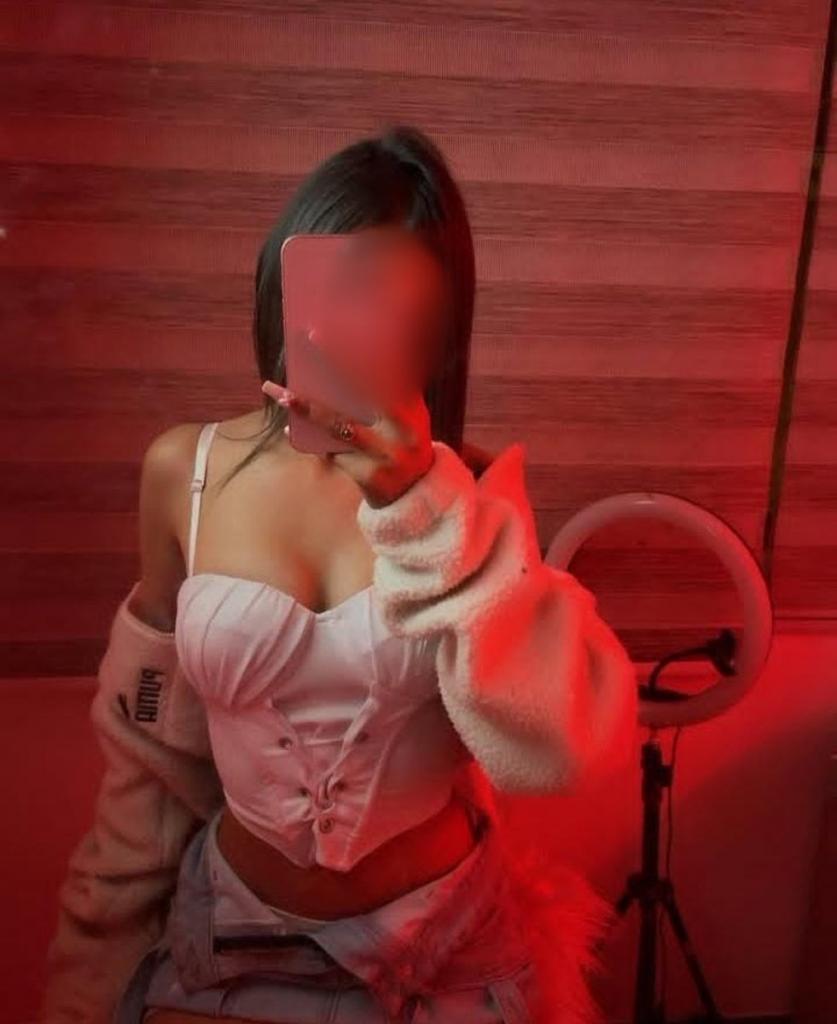 Chica busca chico en Almería: 