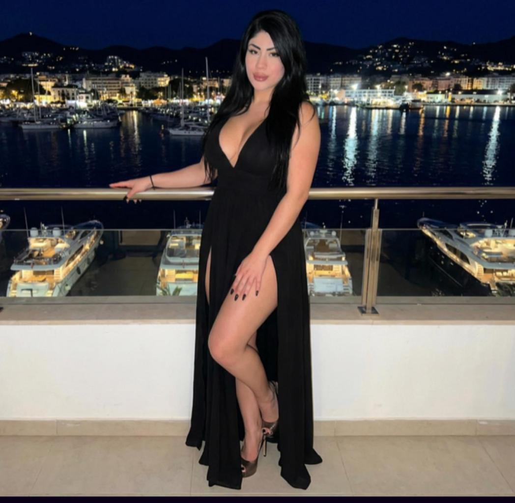 607079443: Chica busca chico en Ibiza