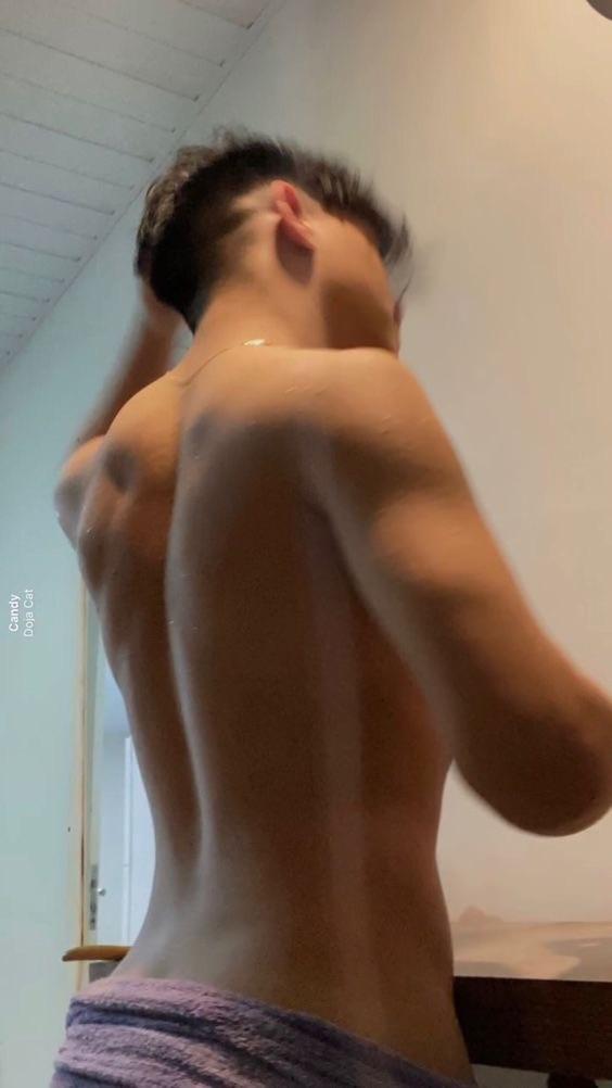 613108042: Chico busca chica en Barcelona