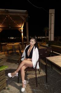 613571817: Chica busca chico en Cádiz