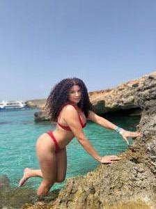 661413605: Chica busca chico en Ibiza