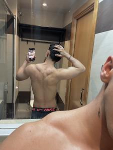 687204420: Chico busca chica en Barcelona