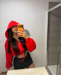 612475553: Chica busca chico en Gerona