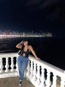 647145403: Chica busca chico en La Coruña