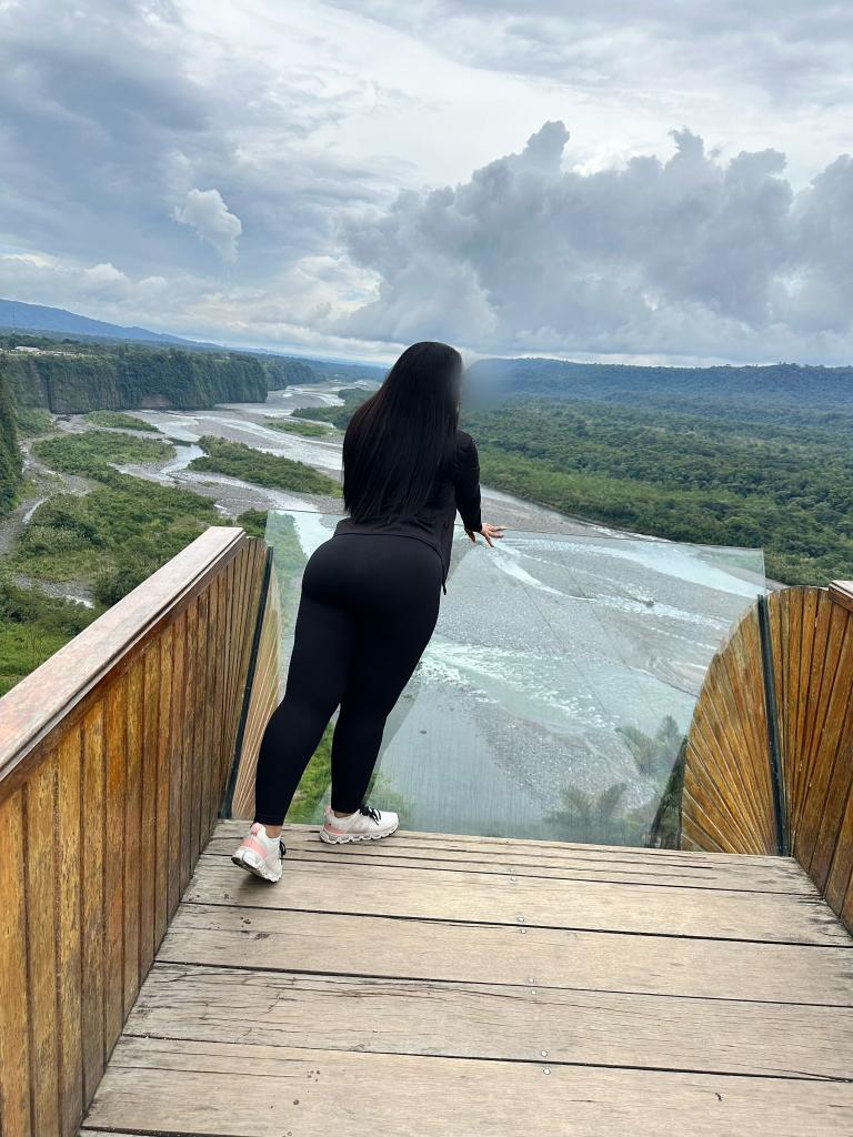 668525081: Chica busca chico en Madrid