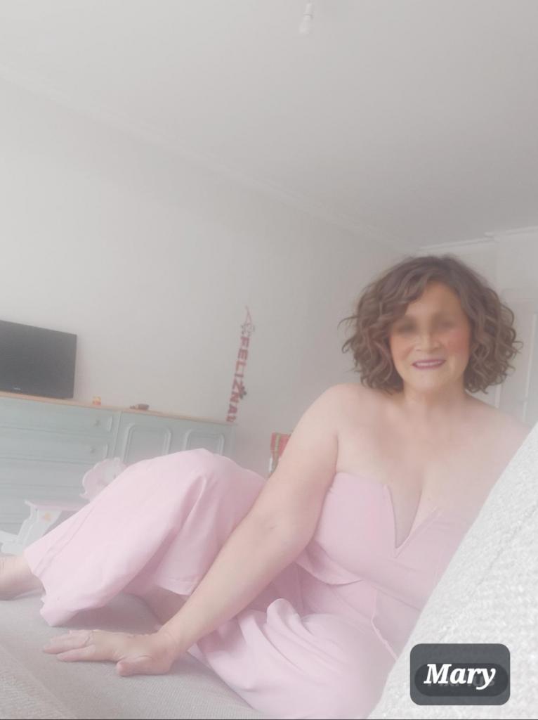 641778033: Chica busca chico en La Coruña