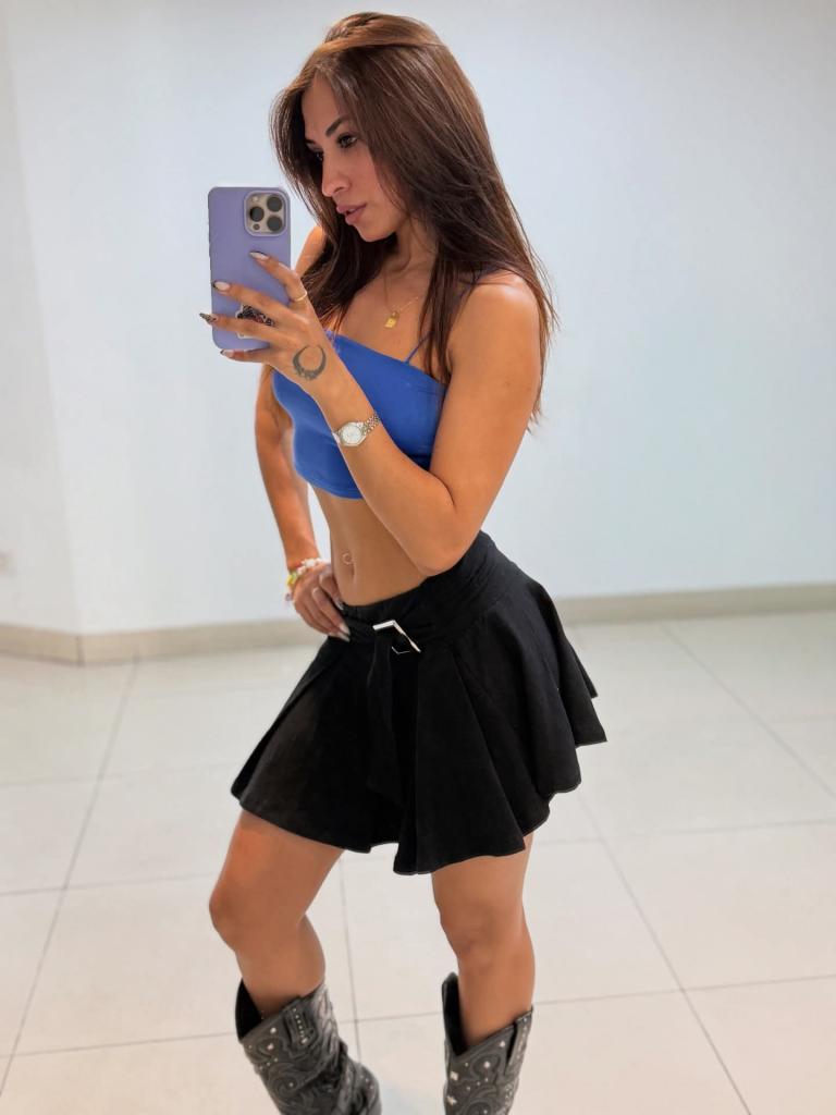 Chica busca chico en Alicante: Chica busca chico