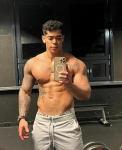 692933691: Chico busca chica en Valencia