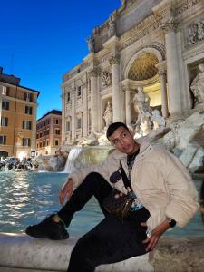 671353057: Chico busca chica en Barcelona