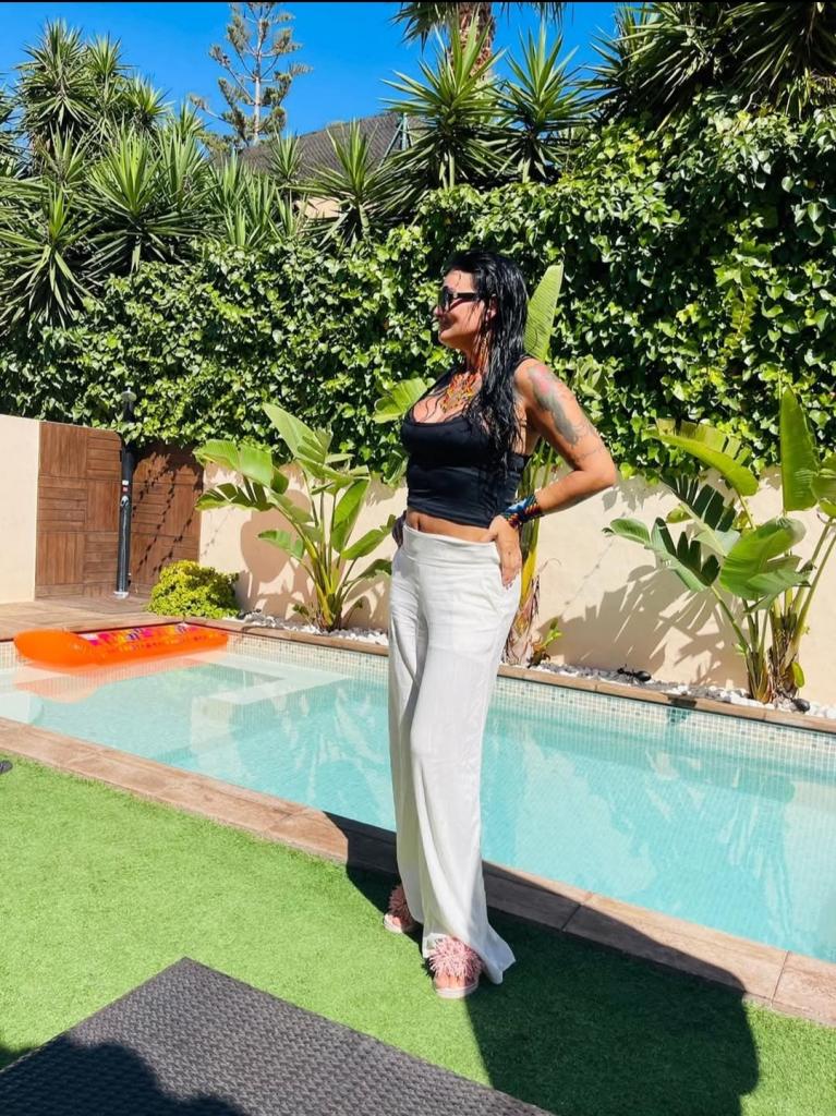 654718549: Chica busca chico en Ibiza