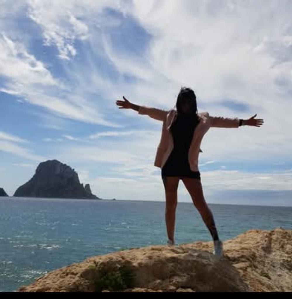 Chica busca chico en Ibiza: 