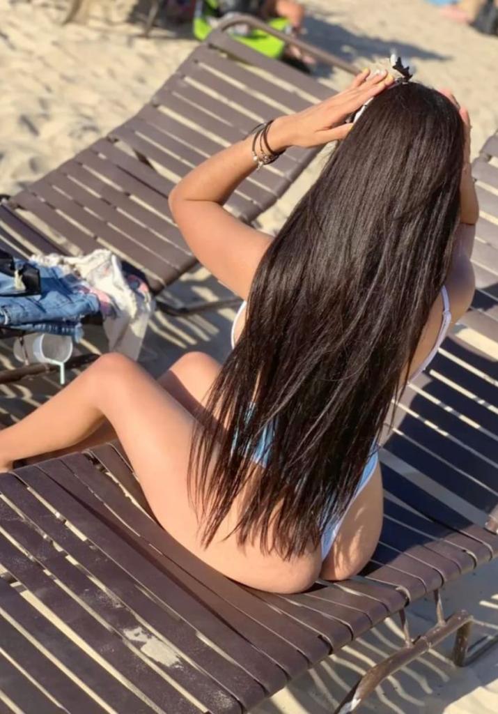 Chica busca chico en Ibiza: 