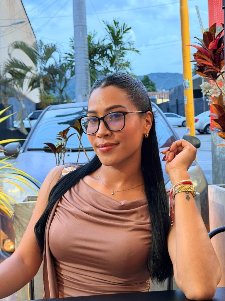 610393425: Chica busca chico en Sevilla