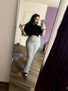 641207184: Chica busca chico en Gerona