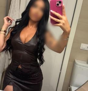 647359515: Chica busca chico en Sevilla