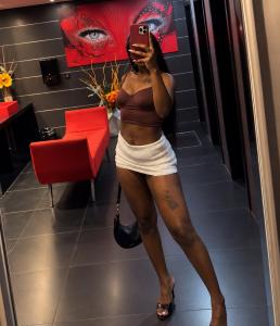 603538510: Chica busca chico en Sevilla