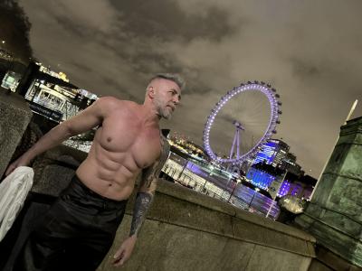 744456349: Chico busca chica en Madrid