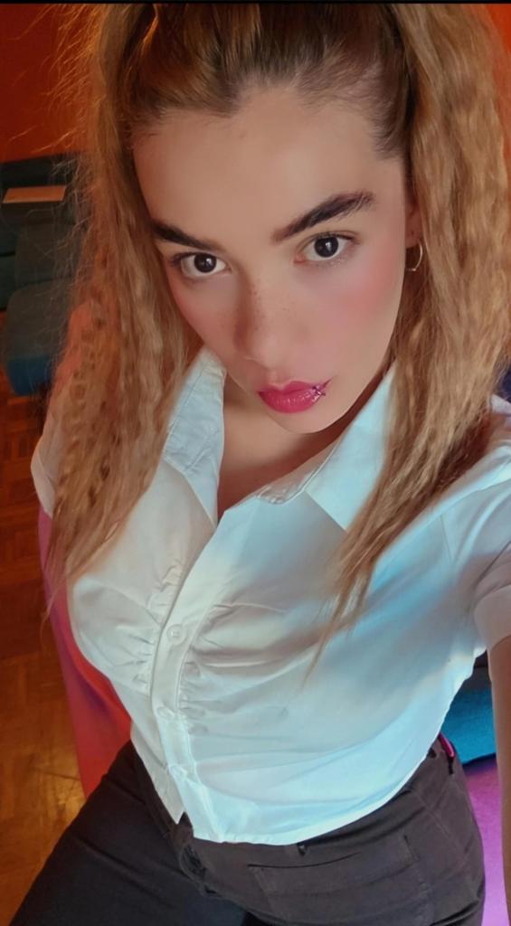 676463299: Chica busca chico en Pontevedra