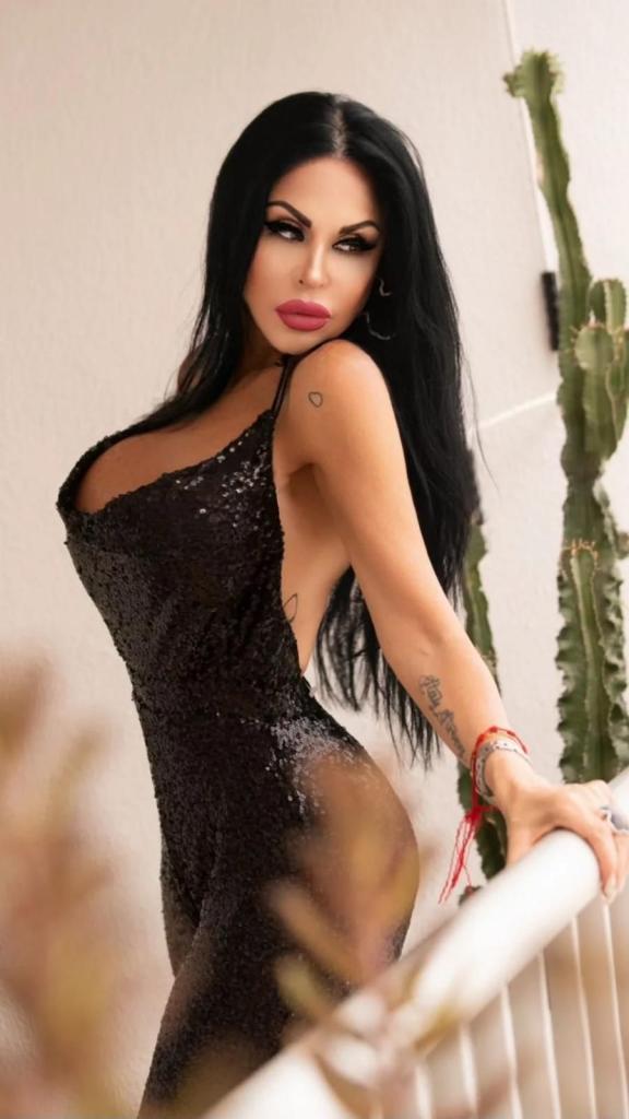 Chica busca chico en Ibiza: 