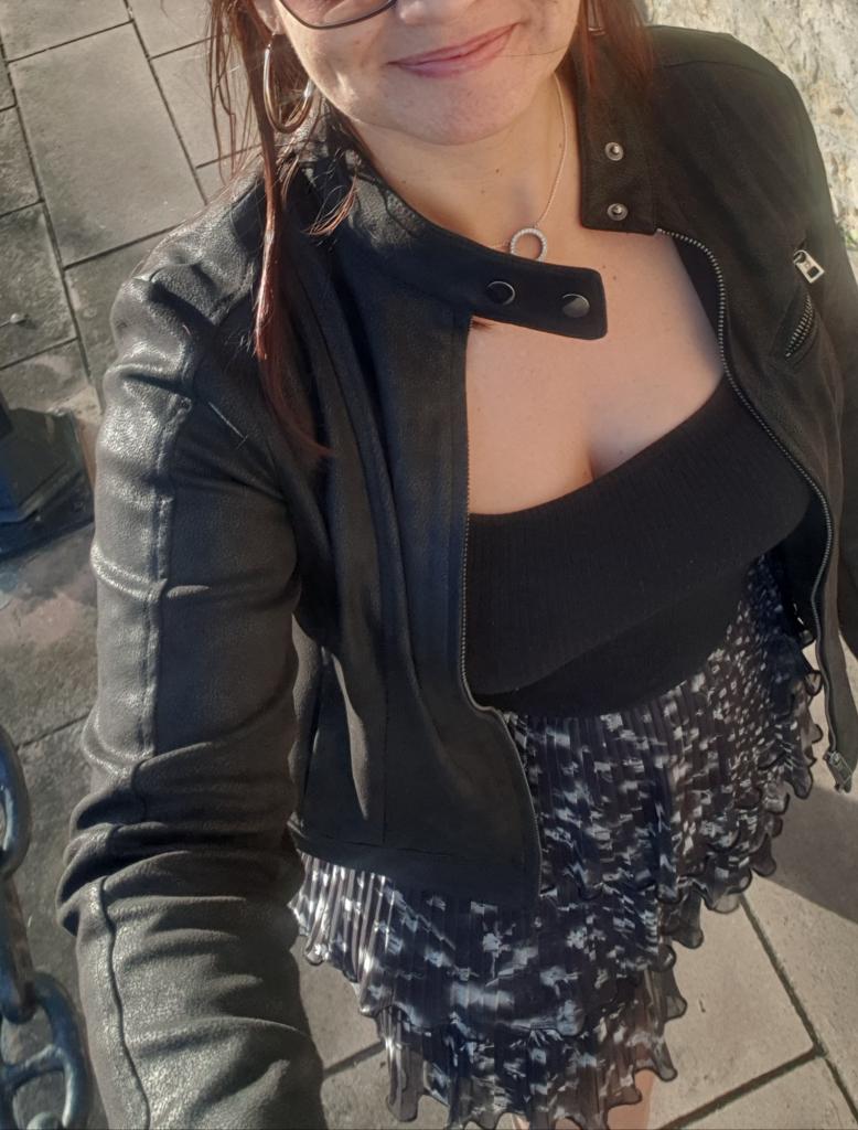 Chica busca chico en Cantabria: Chica busca chico