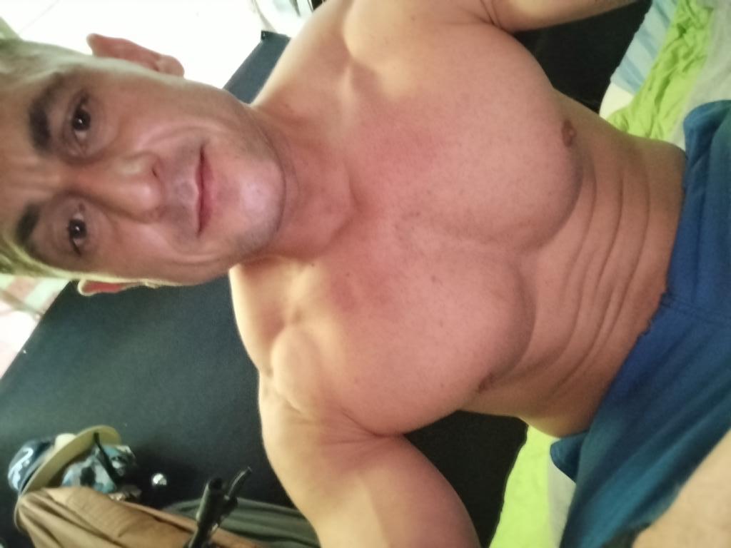 Chico busca chica en Sevilla: 