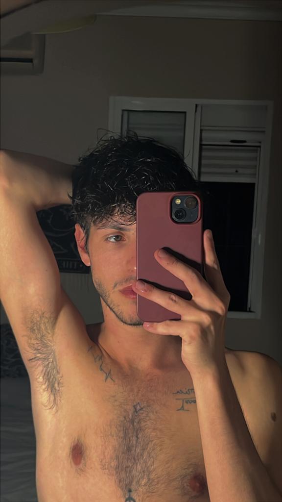 Chico busca chica en Sevilla: 