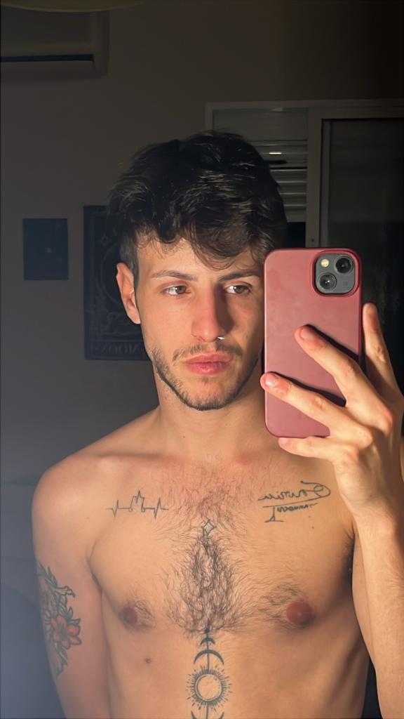 Chico busca chica en Sevilla: 