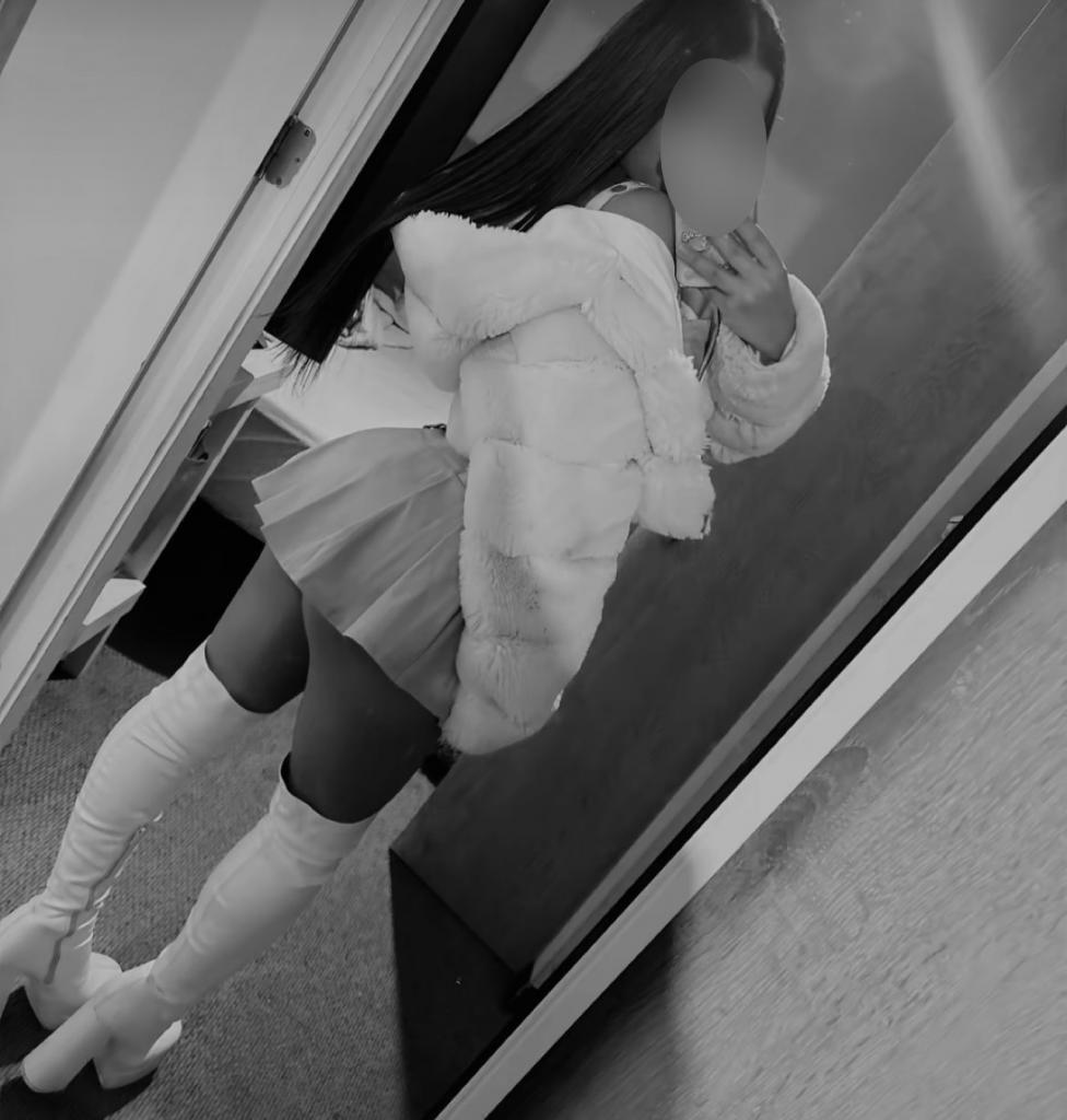 674209317: Chica busca chico en Málaga