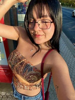 641030877: Chica busca chico en Sevilla