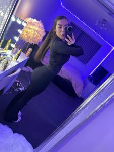 670552113: Chica busca chico en La Coruña