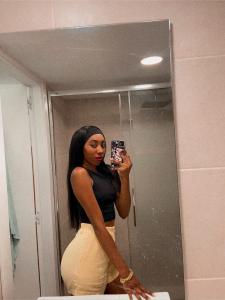 631454601: Chica busca chico en Barcelona