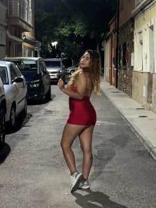 647019095: Chica busca chico en Valencia