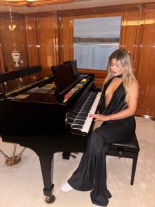 632218257: Chica busca chico en Barcelona