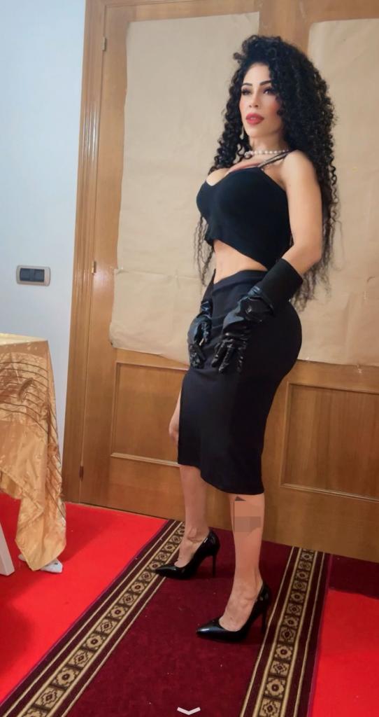 667771170: Chica busca chico en León